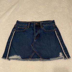 MOVING SALE 3/$20 5/$25 AE denim skirt